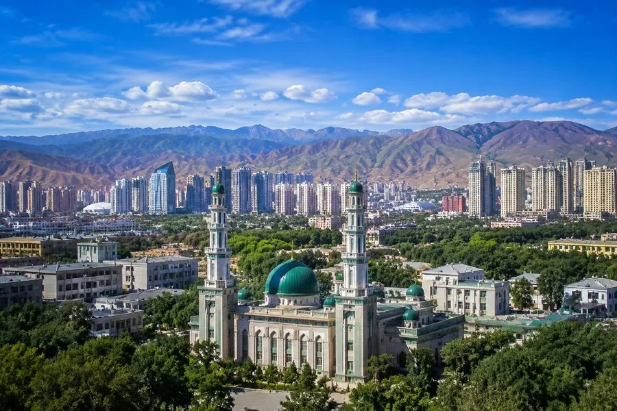 西宁市区高原城市风光